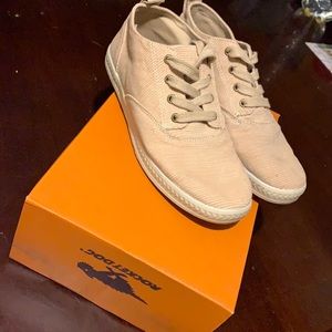 Excellent condition tannish rocket dogs